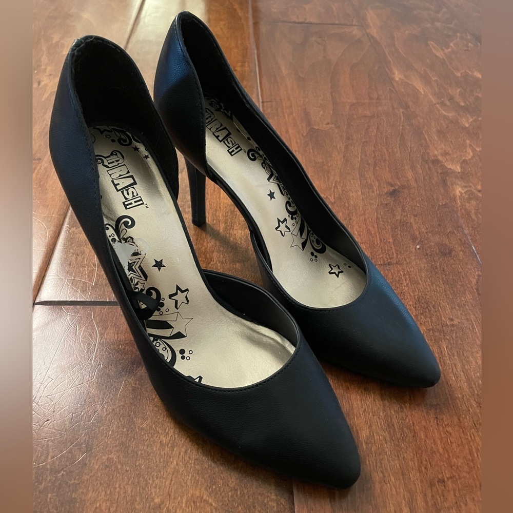 Black leather pumps size 7